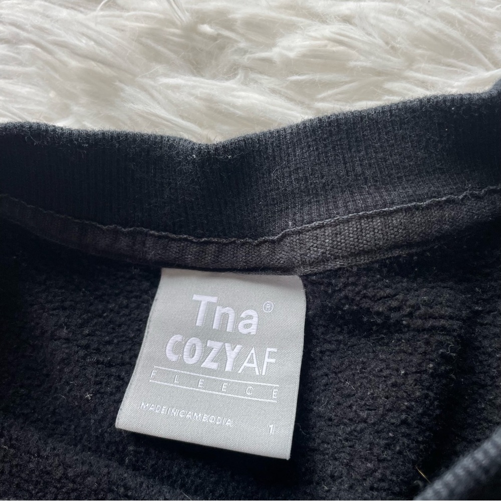 Aritzia TNA Cozy AF Fleece Cropped Crewneck Sweatshirt - Picture 2 of 6